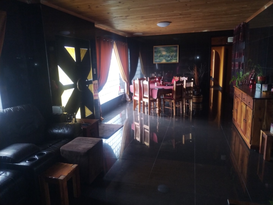 7 Bedroom Property for Sale in Brackenfell Central Western Cape